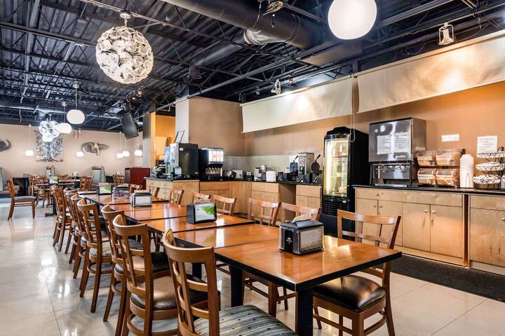 Breakfast/Coffee Service 128 of 167