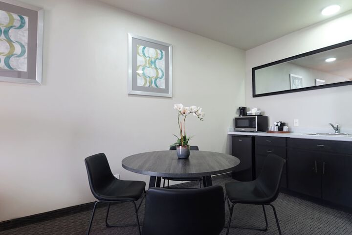 BayVue Hotel Resort and Suites