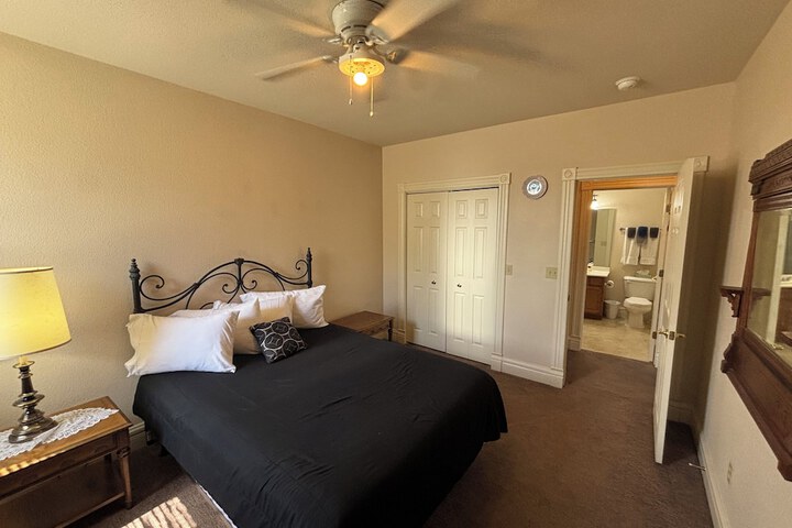 Hermann Crown Suites