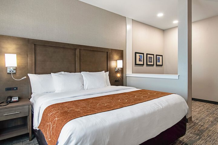 Comfort Suites Grove City - Columbus South