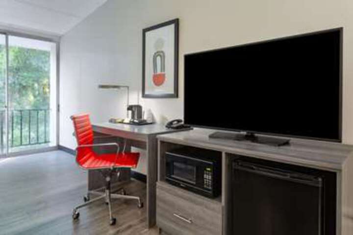 Room 35 of 160
