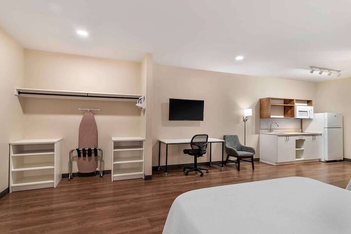 Room 13 of 33