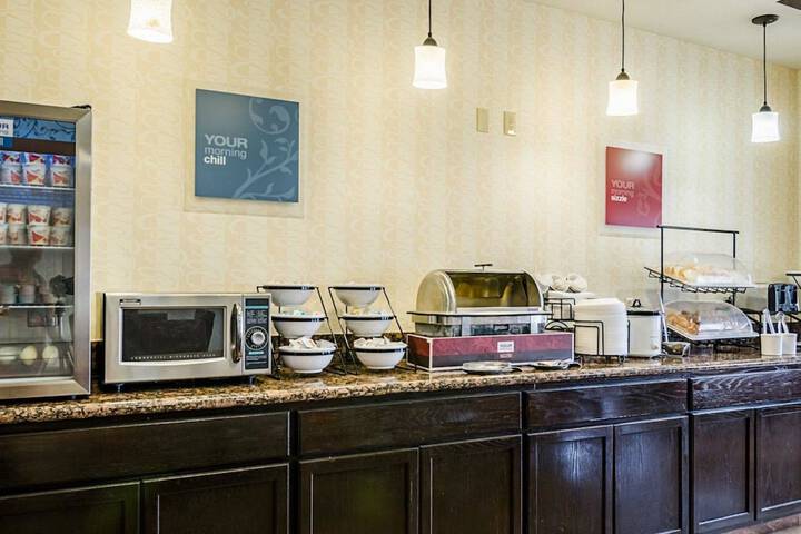 Comfort Inn & Suites Lawrence - University Area