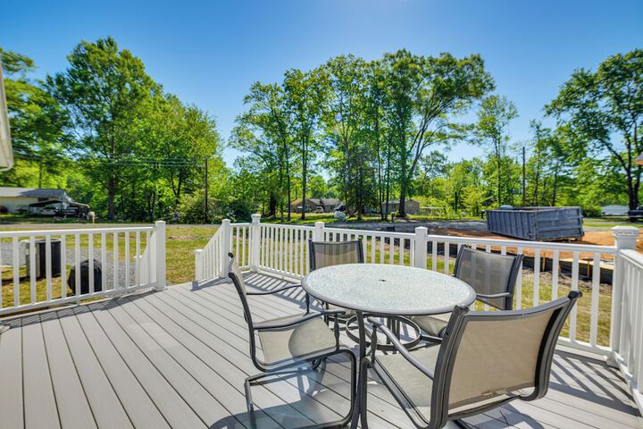 Family-friendly Home w / Deck Near Colonial Beach!