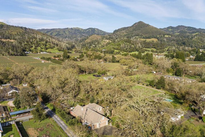 Valley of the Moon by Avantstay Tranquil Escape Large Yard w / Hot Tub & Fire Pit