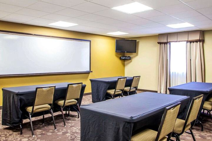 Quality Inn & Suites Peoria North
