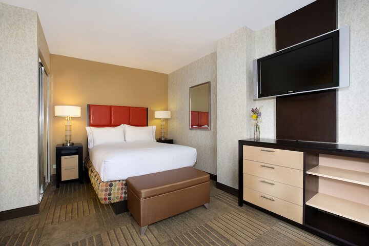 Room 8 of 33