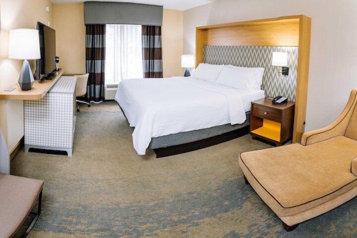 Holiday Inn & Suites Stockbridge / Atlanta I-75 by IHG