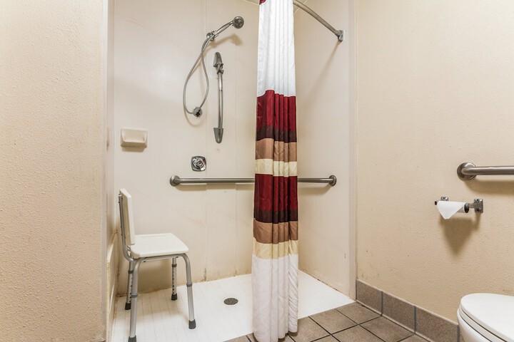 Room 25 of 28