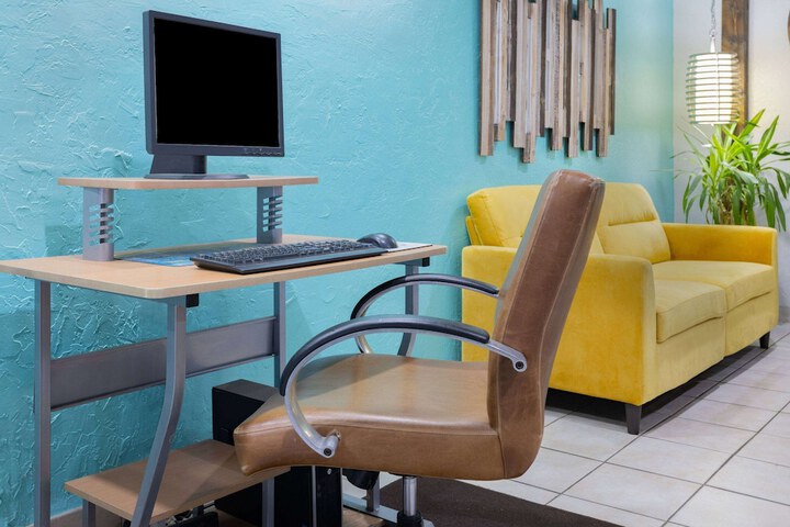 Business Center 36 of 37