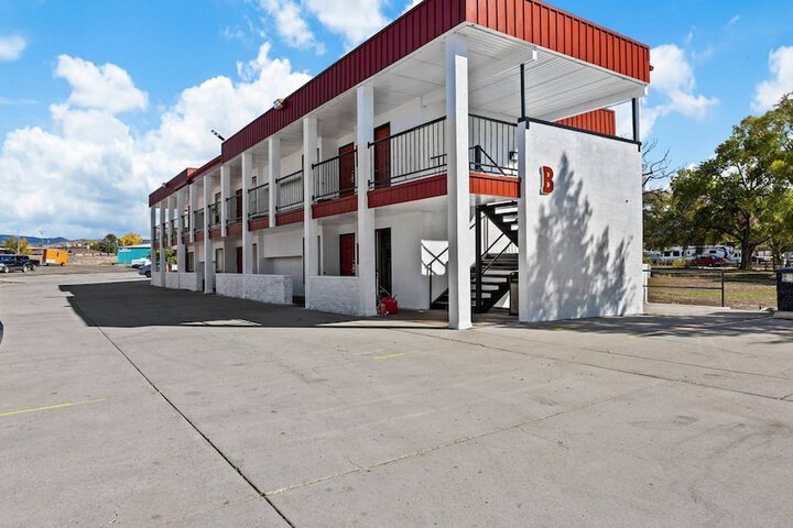 Red Arrow Inn & Suites a Travelodge by Wyndham