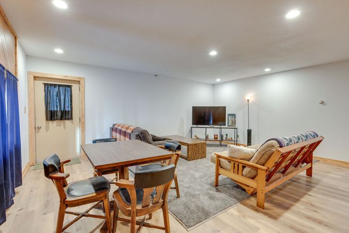 Lakefront Rhinelander Retreat w / Private Hot Tub!