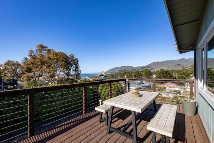 Ocean & Mountain View Home - Walk to Trails Beach Family Activities