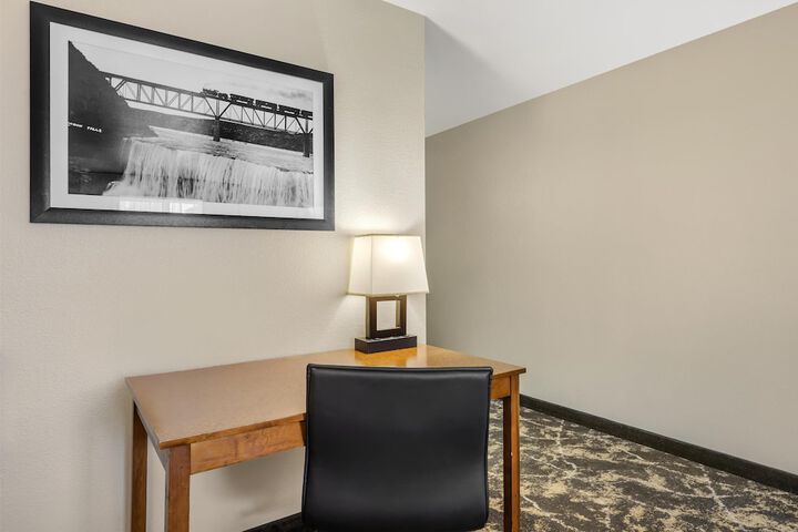 Best Western Plus Riverfront Hotel & Suites