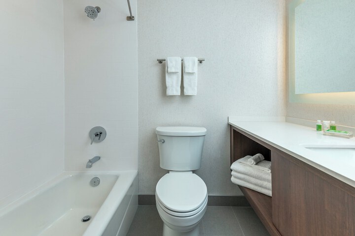 Holiday Inn Kingston Waterfront by IHG