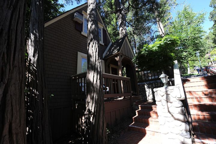 Saddleback Inn