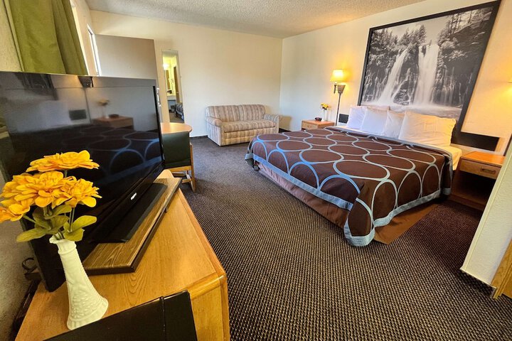 Room 27 of 40