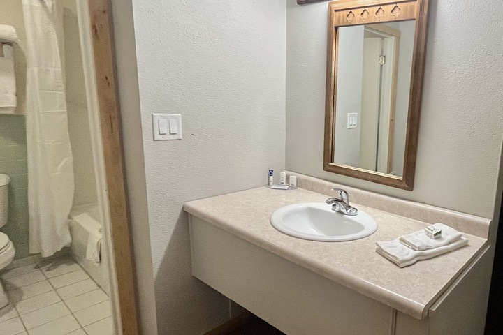 Americas Best Value Inn Wall