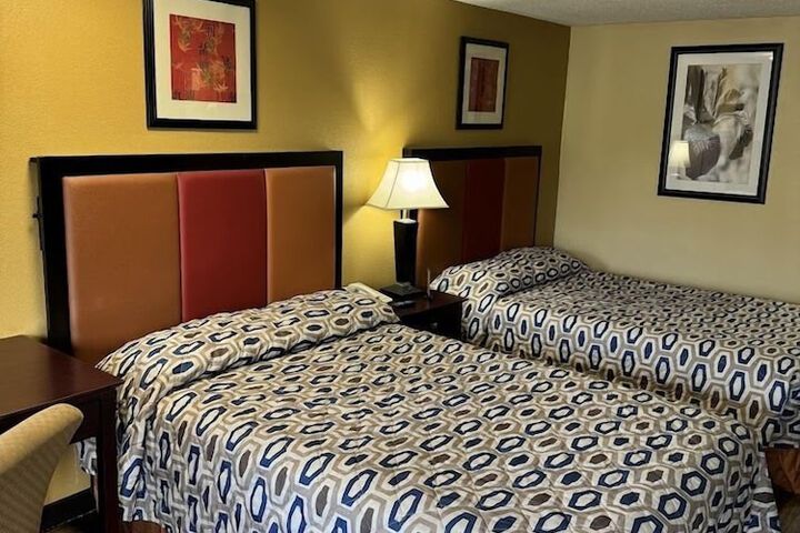 Room 7 of 10