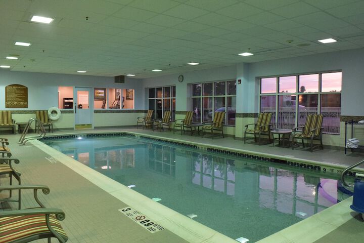 Holiday Inn Express Hotel & Suites Watertown-Thousand Island by IHG