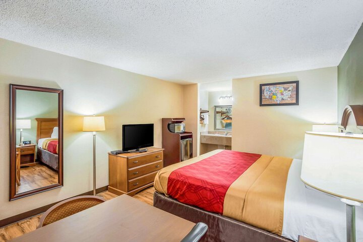 Room 10 of 30