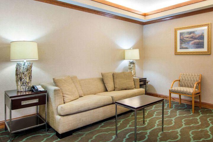 Room 10 of 17