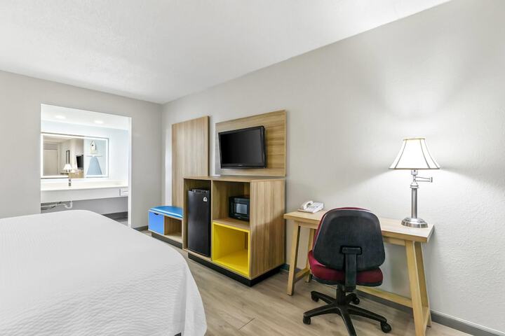 Days Inn by Wyndham Salina South