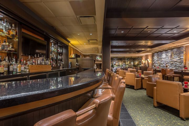 Lounge 132 of 138