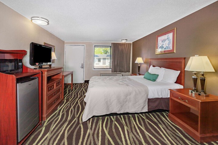 Room 10 of 35