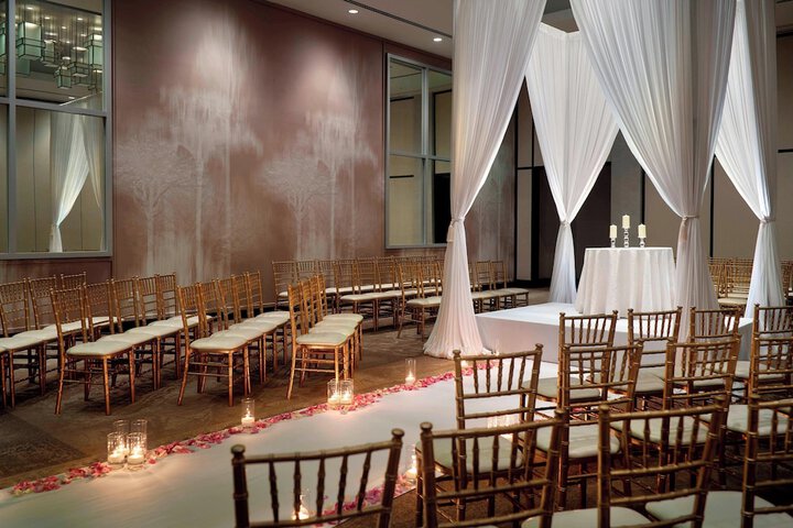 Ballroom/Hall 83 of 88