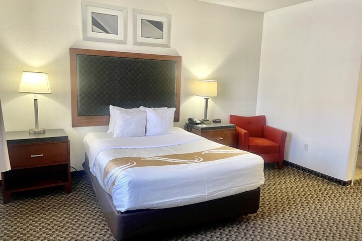 Room 15 of 33