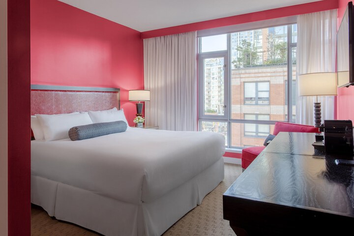 Room 32 of 68