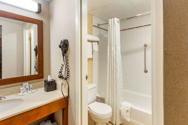 Room 32 of 53
