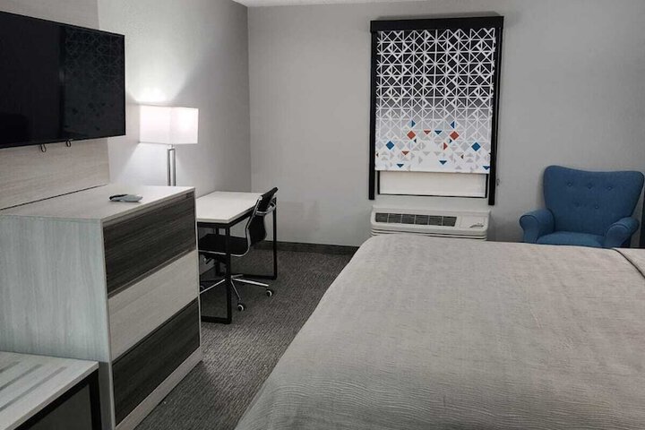 Room 25 of 38