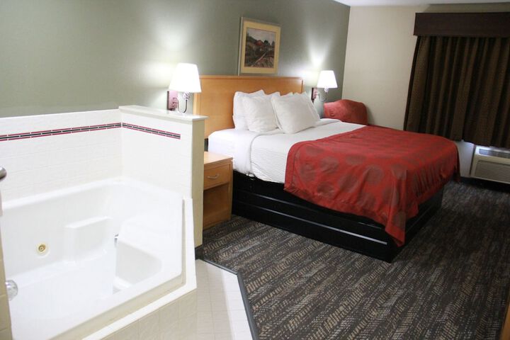 Ramada by Wyndham Spirit Lake / Okoboji