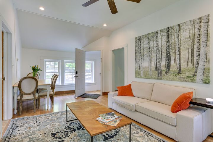 Quaint Goshen Apartment w / Patio!