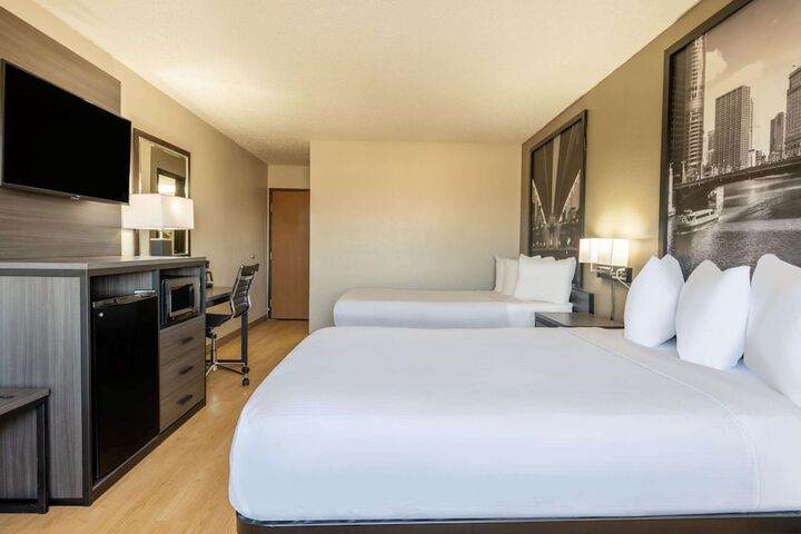 Super 8 by Wyndham Clinton