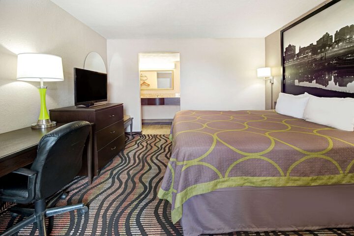 Room 9 of 14