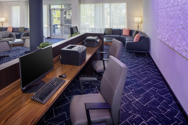 Courtyard by Marriott Charleston Downtown / Civic Center