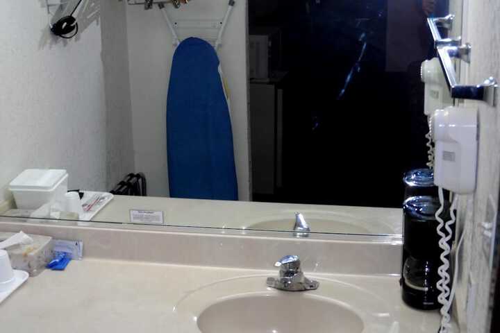 Room 13 of 27