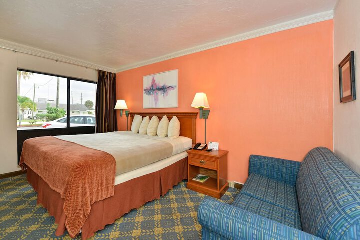 Room 17 of 25