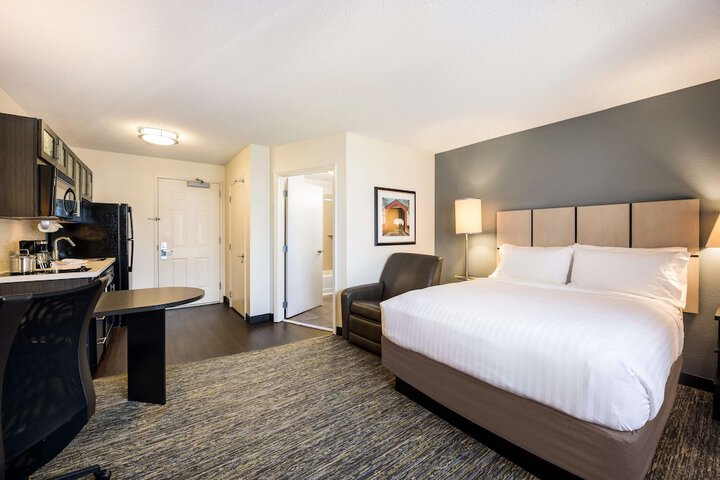 Sonesta Simply Suites Arlington Entertainment District