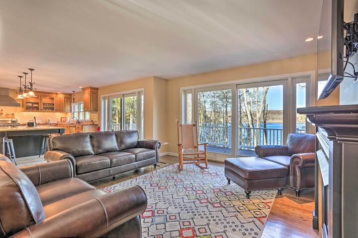Beautiful Lakefront Retreat w / Deck & Views!