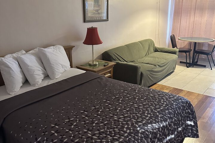 Room 4 of 36