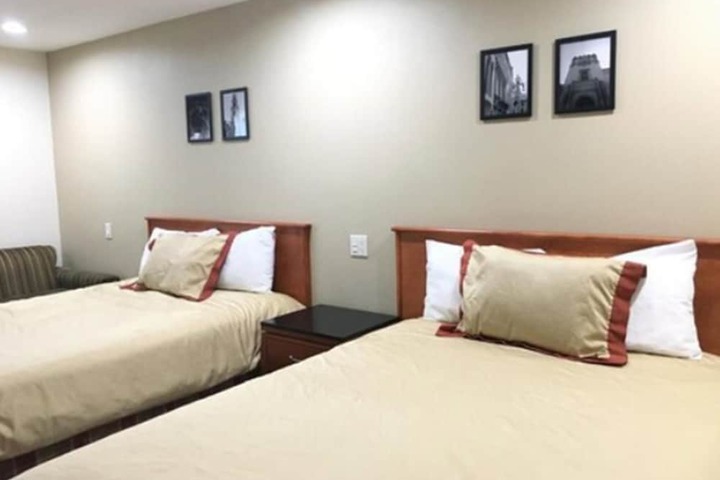 Room 33 of 38