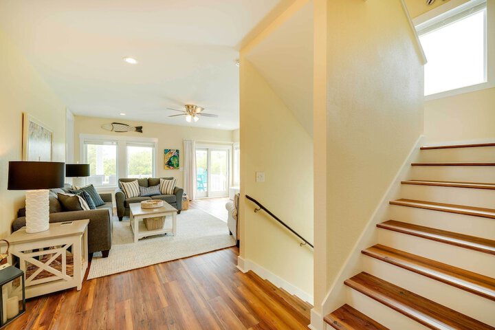Corolla Vacation Rental w / Pool Walk to Beach!