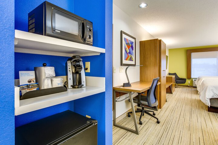 Room 16 of 40