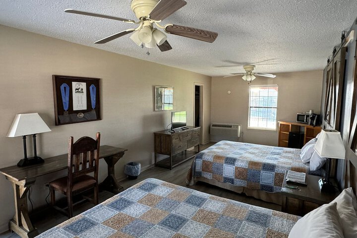 Room 6 of 11