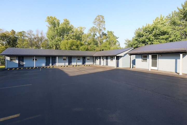 Hillsboro Inn & Suites