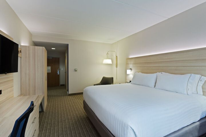 Room 27 of 45